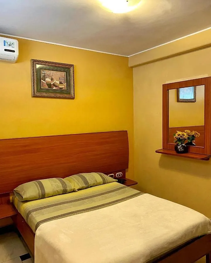 Hostal Montesa Guayaquil Hotel